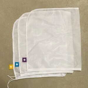 Set of White Mesh Bags with Color Tags